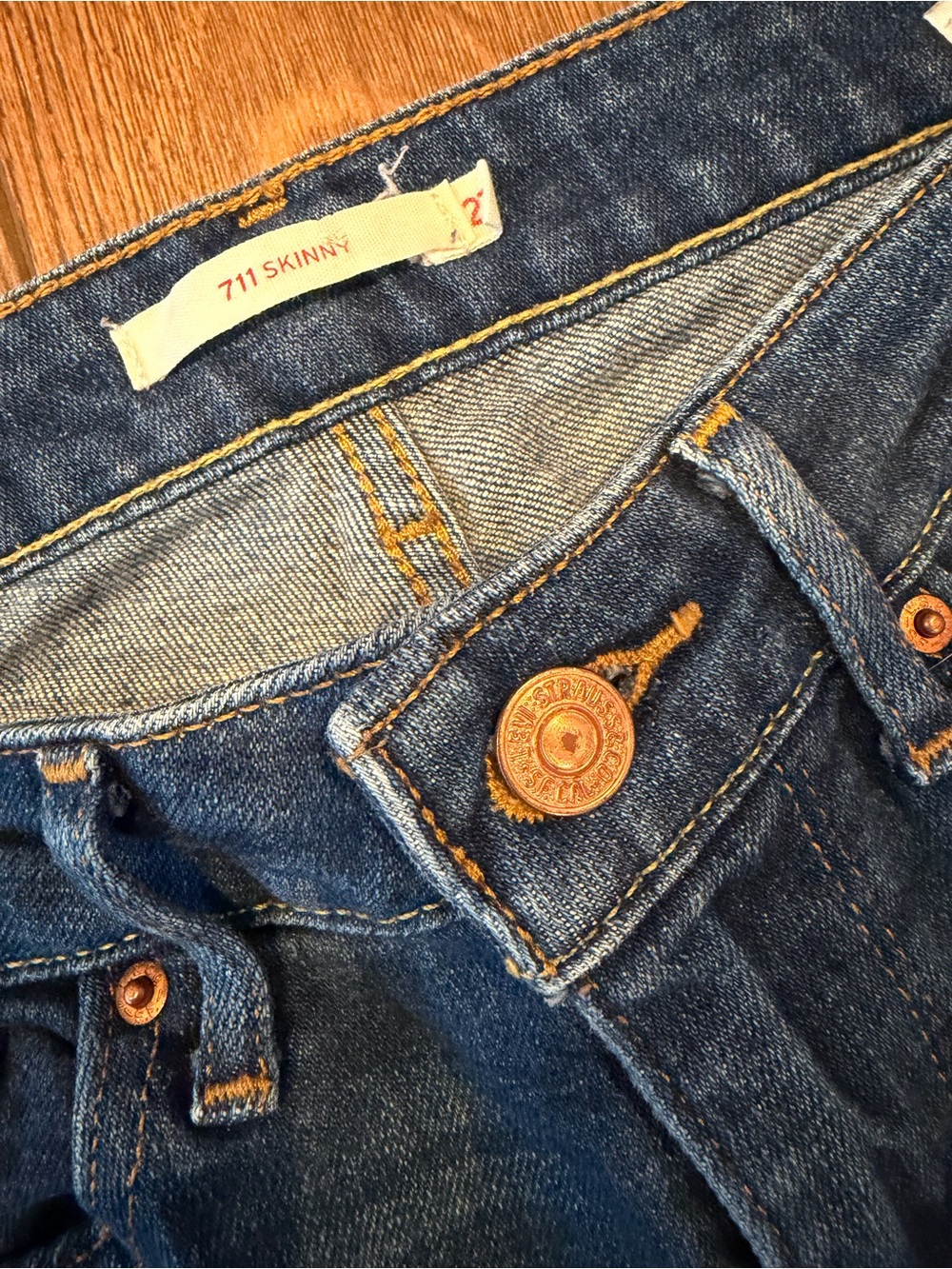 Levi's 711 Skinny Jeans in Dark Blue Denim with Copper Accents